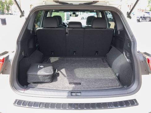 Certified 2023 Volkswagen Tiguan SE R-Line AWD/4WD image 10
