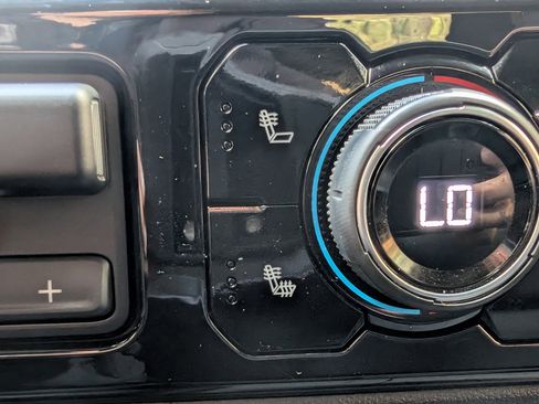 Used 2022 Chevrolet Silverado 1500 LT image 31