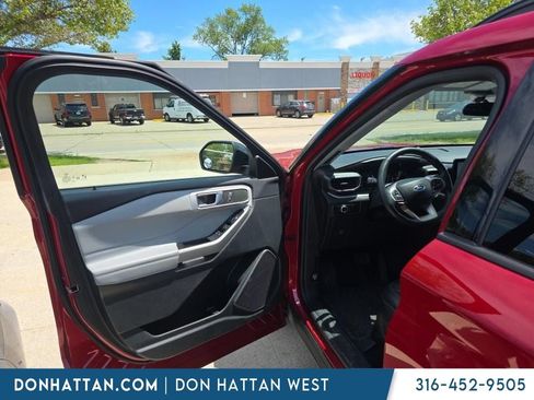 Used 2023 Ford Explorer XLT w/ Equipment Group 202A AWD/4WD image 8