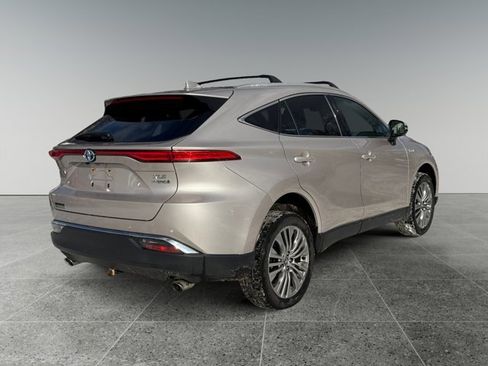 Used 2021 Toyota Venza XLE image 5