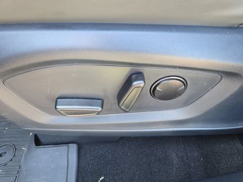 Certified 2025 Ford Explorer Active w/ Active Comfort Package AWD/4WD image 12