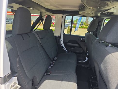 Used 2024 Jeep Wrangler Sahara AWD/4WD image 19