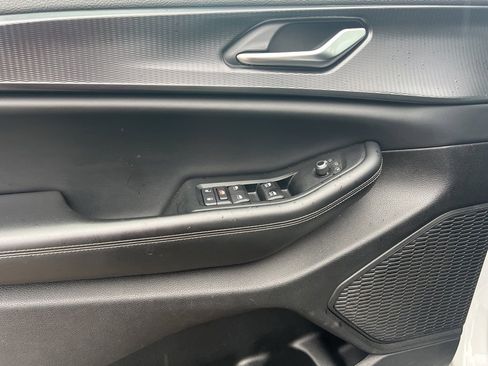 Used 2023 Jeep Grand Cherokee L Laredo image 14