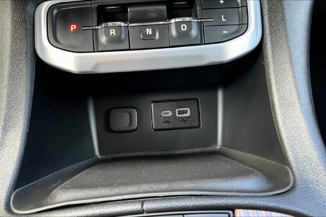 Used 2020 GMC Acadia SLE w/ Driver Convenience Package FWD image 17