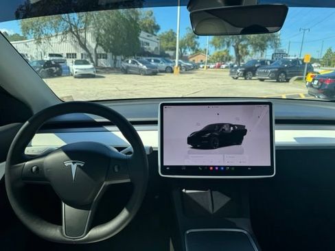Used 2022 Tesla Model Y Long Range AWD/4WD image 9