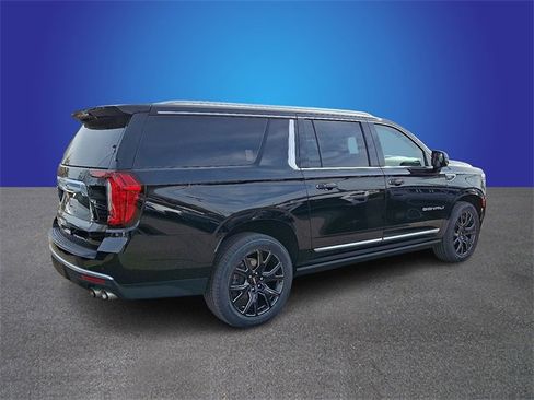 Used 2023 GMC Yukon XL Denali image 5