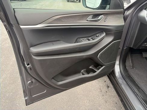 New 2026 Jeep Grand Cherokee Limited w/ Limited Altitude Package image 17