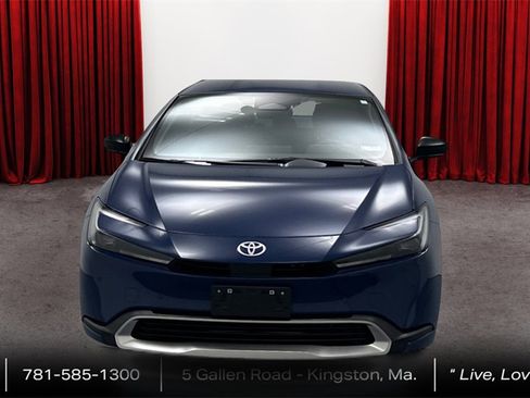 New 2026 Toyota Prius SE image 2
