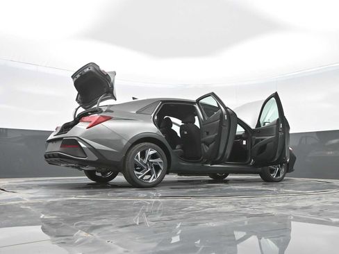 Used 2025 Hyundai Elantra SEL FWD image 43