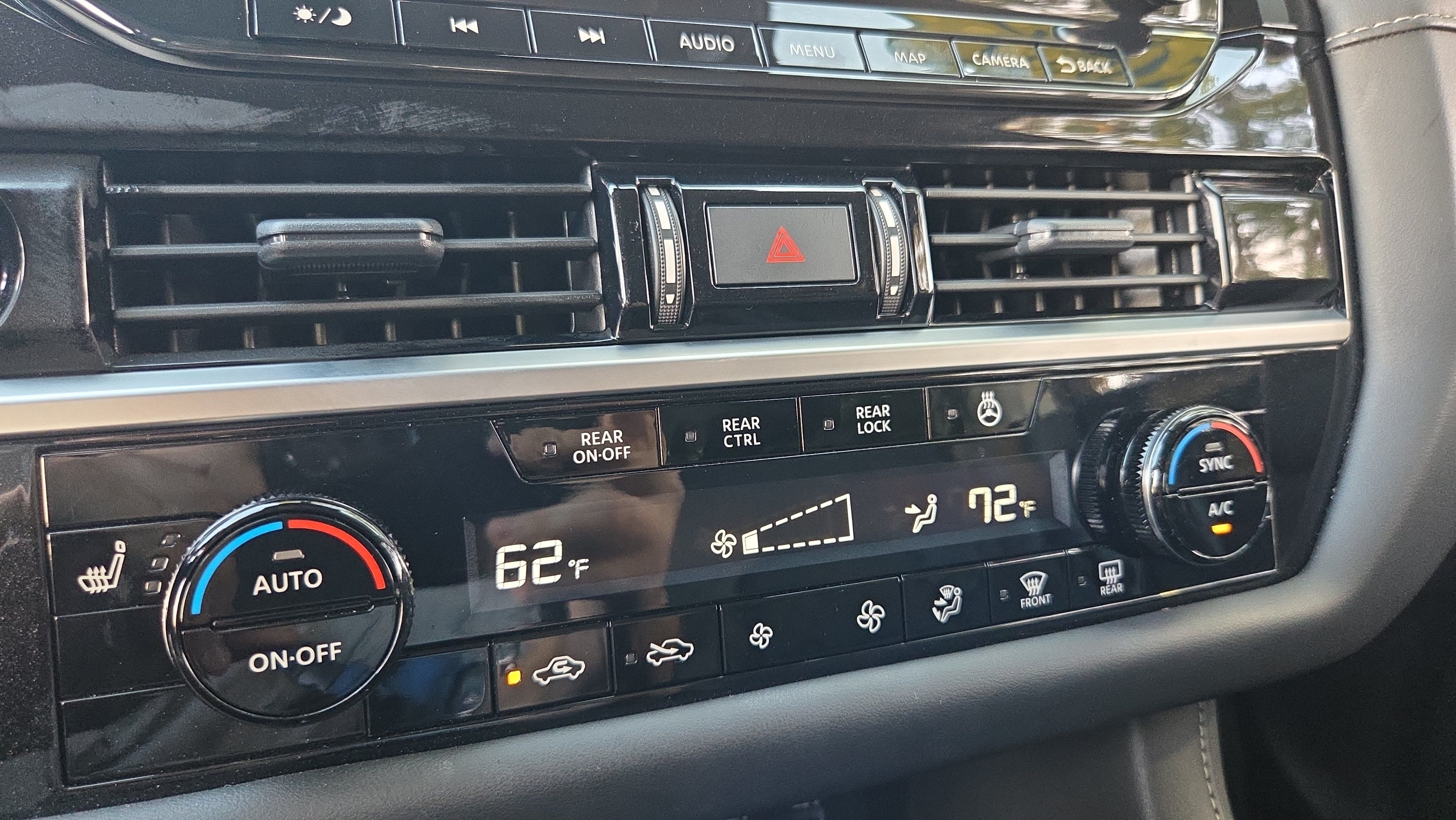 Used 2025 Nissan Pathfinder SL FWD image 25