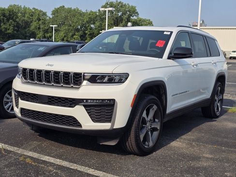 Used 2026 Jeep Grand Cherokee L Limited AWD/4WD image 3