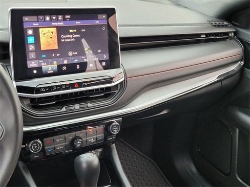 Used 2024 Jeep Compass Trailhawk image 27