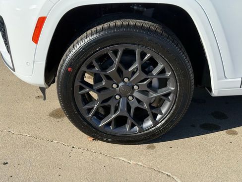 New 2026 Jeep Grand Cherokee L Summit image 12