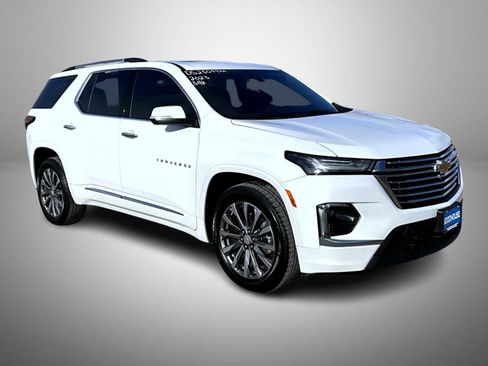 Used 2023 Chevrolet Traverse Premier image 3