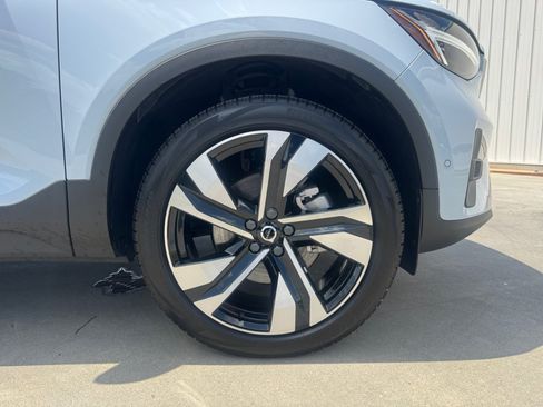 Certified 2025 Volvo XC40 B5 Ultra AWD/4WD image 25