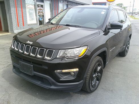 Used 2023 Jeep Compass Limited w/ Sun and Sound Group AWD/4WD image 17
