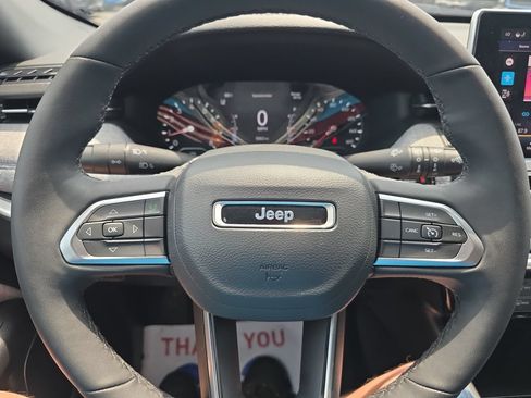 Used 2023 Jeep Compass Latitude w/ Convenience Group AWD/4WD image 15