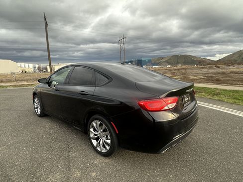 Used 2016 Chrysler 200 S FWD image 9