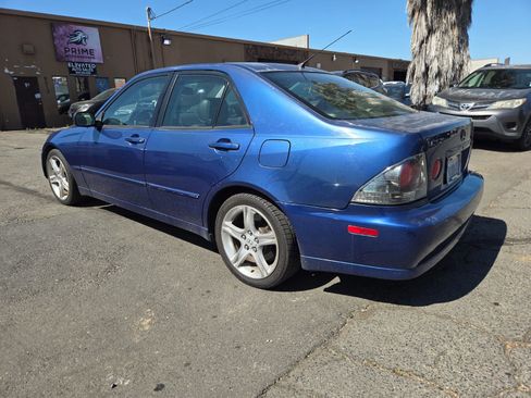 Used 2003 Lexus IS 300 RWD image 2