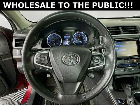 Used 2017 Toyota Camry XLE image 12