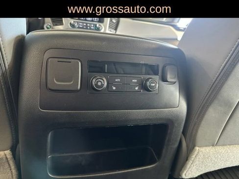 Used 2018 Chevrolet Suburban LT w/ Luxury Package AWD/4WD image 36