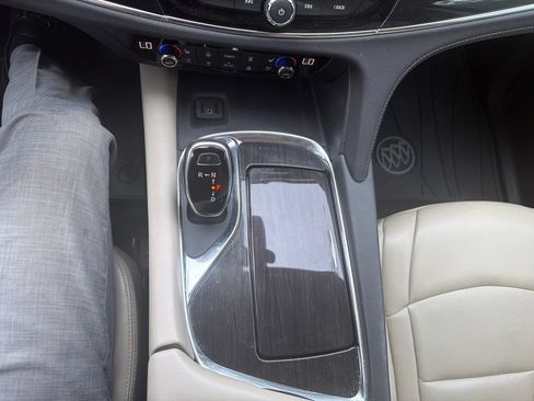 Used 2018 Buick Enclave Premium AWD/4WD image 30
