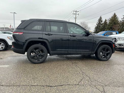 Certified 2023 Jeep Grand Cherokee Limited w/ Black Appearance Package image 14