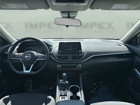 Used 2023 Nissan Altima 2.5 SV image 12