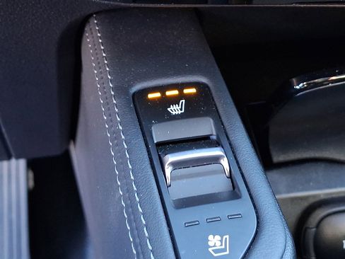 Used 2024 Kia Telluride EX w/ EX Captain's Chair Package image 26