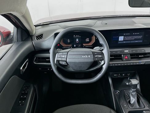 Used 2025 Kia K4 LXS image 18