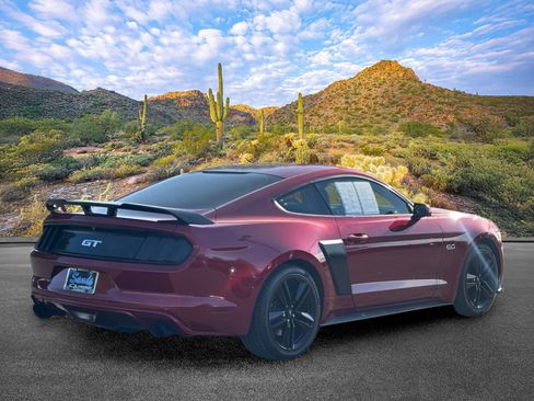 Used 2017 Ford Mustang GT RWD image 4