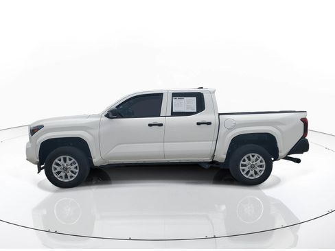 Used 2024 Toyota Tacoma SR image 4