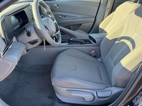 Used 2024 Hyundai Elantra SE image 8