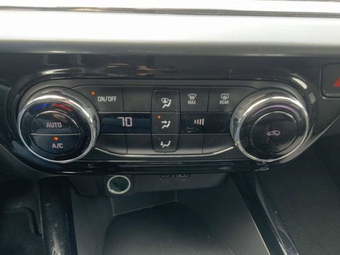 Used 2025 Chevrolet Trax LT image 42