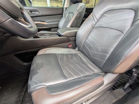 Used 2023 Nissan Pathfinder Platinum w/ Cargo Package image 12