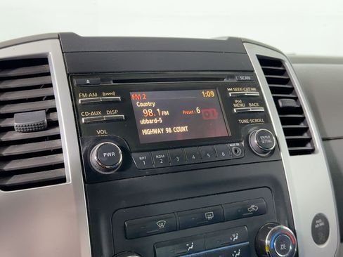 Used 2013 Nissan Frontier SV image 21