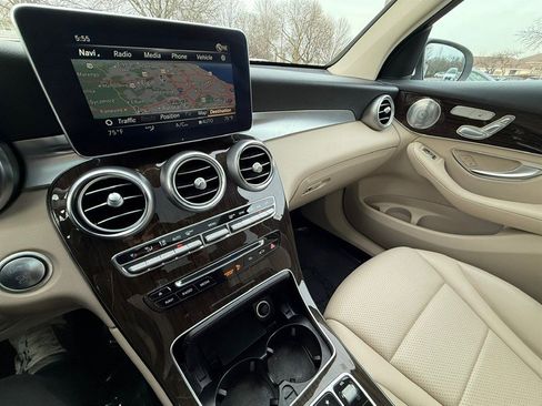 Used 2018 Mercedes-Benz GLC 300 4MATIC image 28