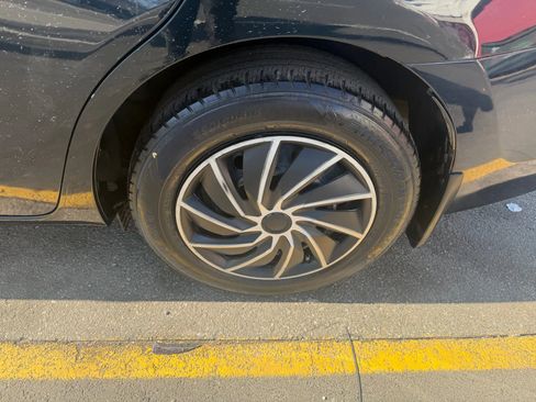 Used 2019 Toyota Corolla LE image 9