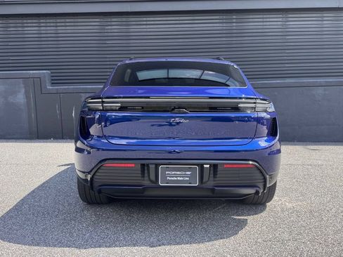 Certified 2025 Porsche Macan Turbo Electric AWD/4WD image 9