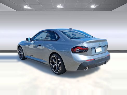 Used 2025 BMW 230i Coupe w/ Convenience Package image 3