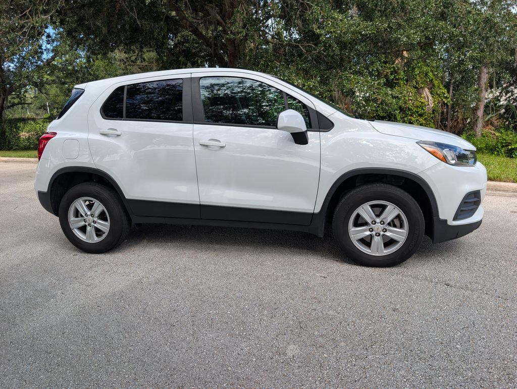 Used 2021 Chevrolet Trax LS w/ Tint and Cruise Package AWD/4WD image 10
