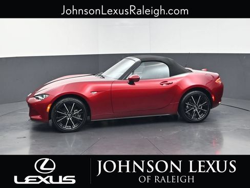 Used 2024 MAZDA MX-5 Miata Grand Touring RWD image 2