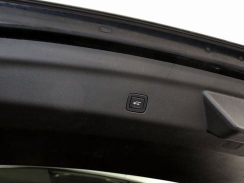 Used 2022 Chevrolet Tahoe RST w/ Sport Performance Package image 32