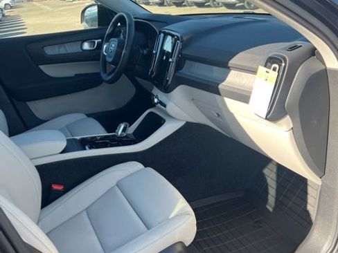 New 2026 Volvo XC40 B4 Plus w/ Protection Package FWD image 32
