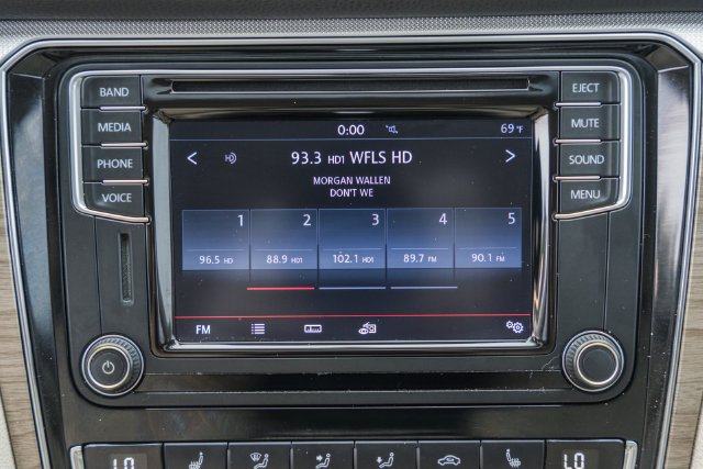 Used 2016 Volkswagen Passat 1.8T SE FWD image 21