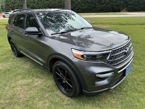 Used 2020 Ford Explorer XLT w/ Equipment Group 202A RWD image 8