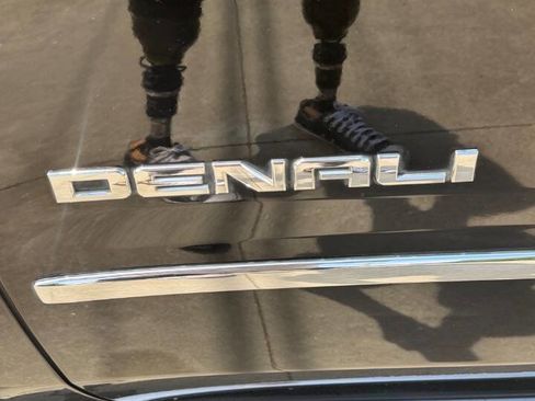 Used 2015 GMC Yukon Denali w/ Premium Package AWD/4WD image 10