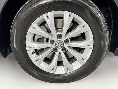 Used 2018 Volkswagen Tiguan SE w/ Panoramic Sunroof Package image 41