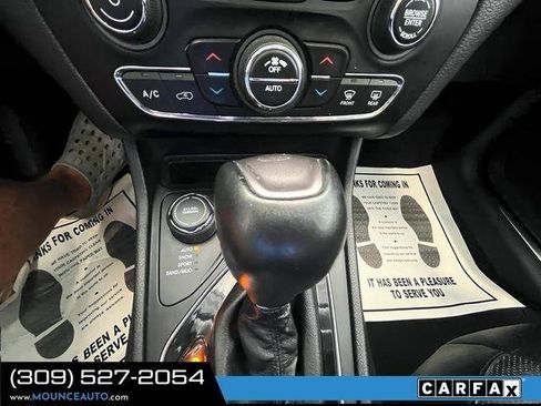 Used 2019 Jeep Cherokee Limited AWD/4WD image 19