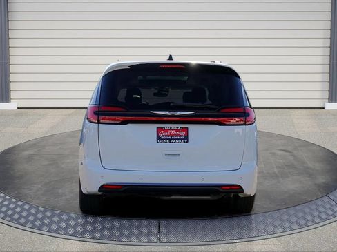 Used 2022 Chrysler Pacifica Touring-L AWD/4WD image 6